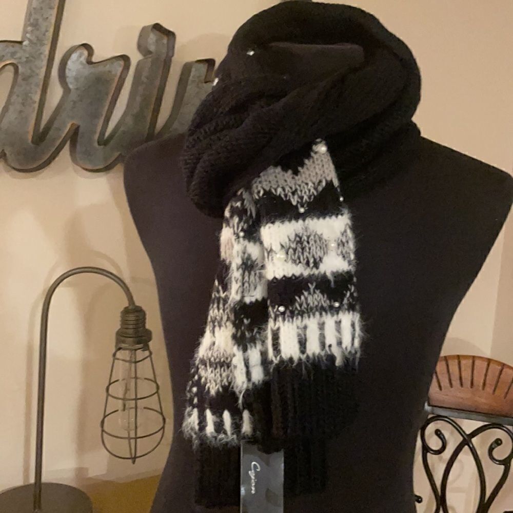 Cejon Winter Scarf - Picture 6 of 6